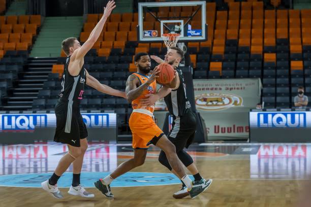 国安后防球 国安后防球