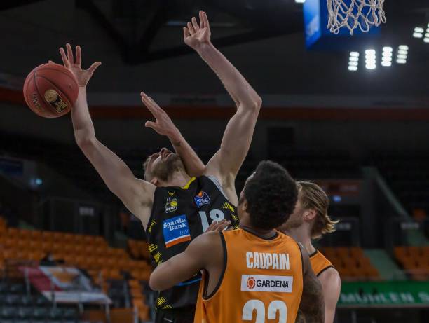 格的比赛中 格的比赛中