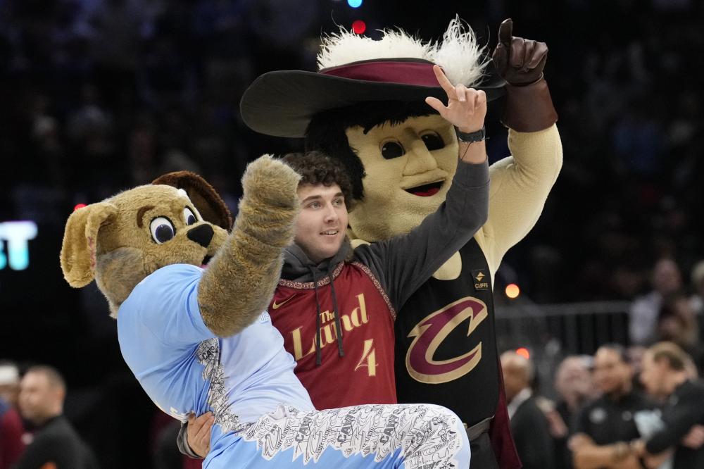 加令人瞩目 加令人瞩目