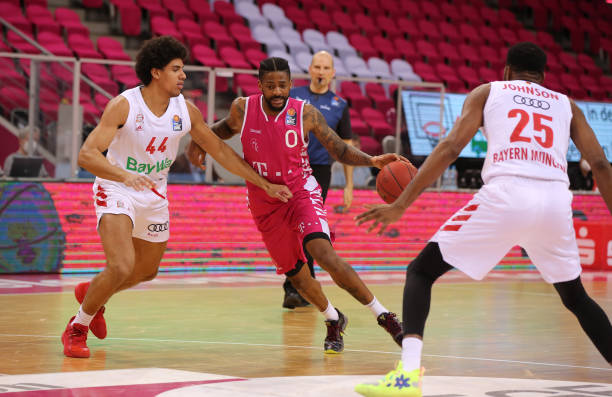 体育法甲：姆巴佩点射 巴黎圣日耳曼1-1里尔