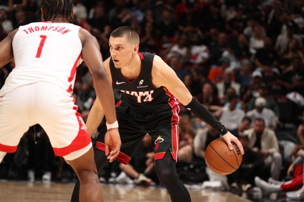 巡回赛24冠！丁俊晖创造斯诺克传奇，中国一哥不愧是亚洲历史第一人.